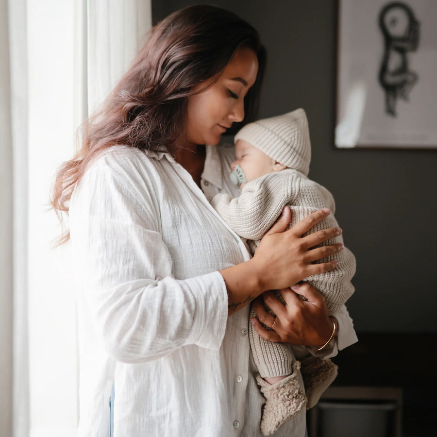 Mushie Newborn Beanie Beige (Gepersonaliseerd)